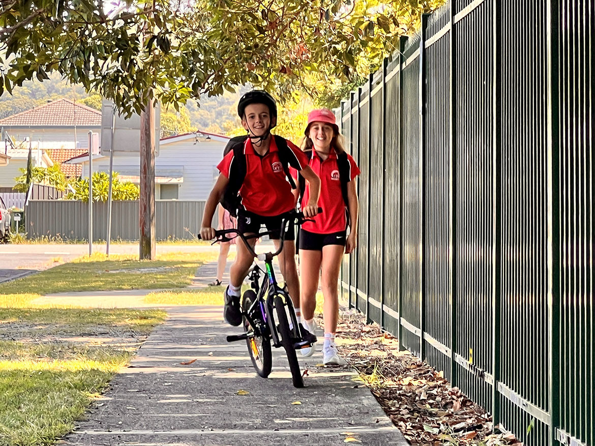 Students-from-Woy-Woy-South-Public-School-going-active-on-their-journey-to-school-002